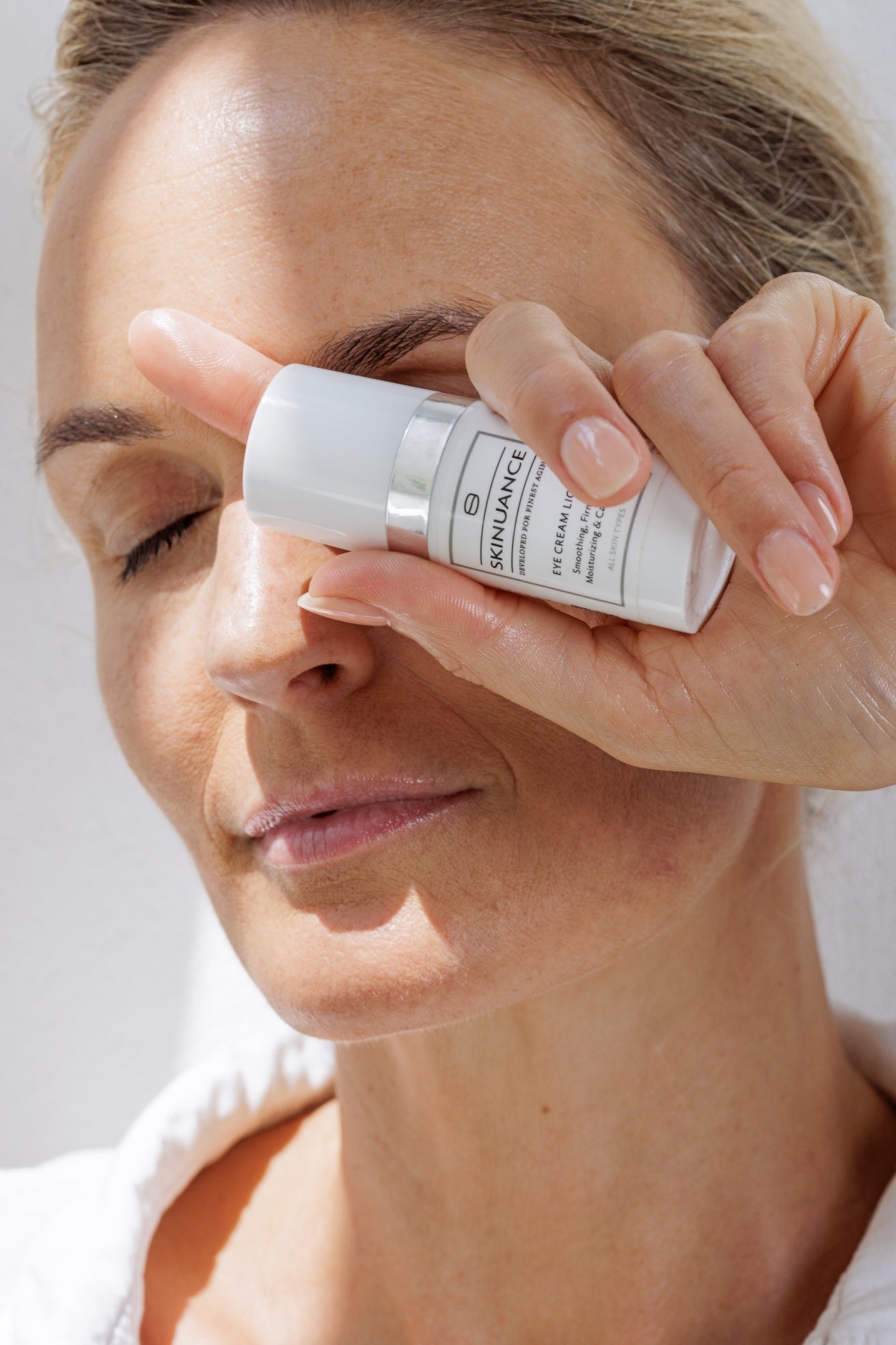 CRÈME POUR LES YEUX LÉGÈRE