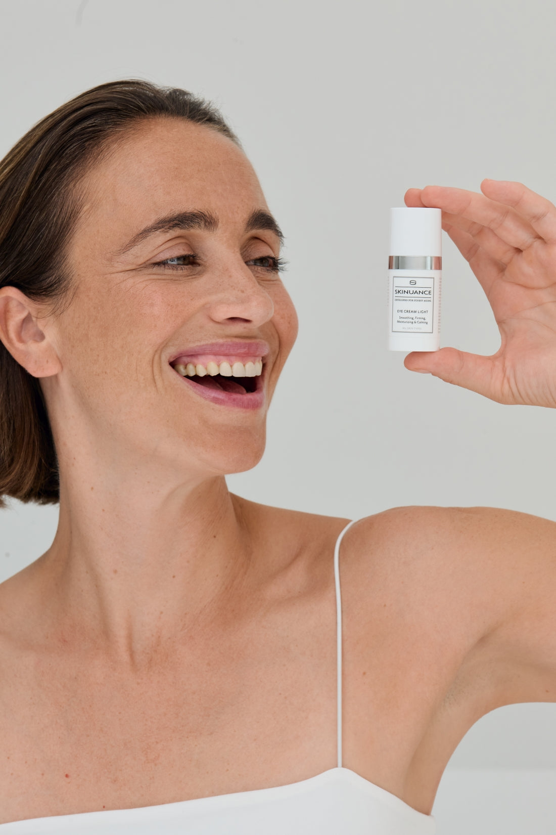CRÈME POUR LES YEUX LÉGÈRE