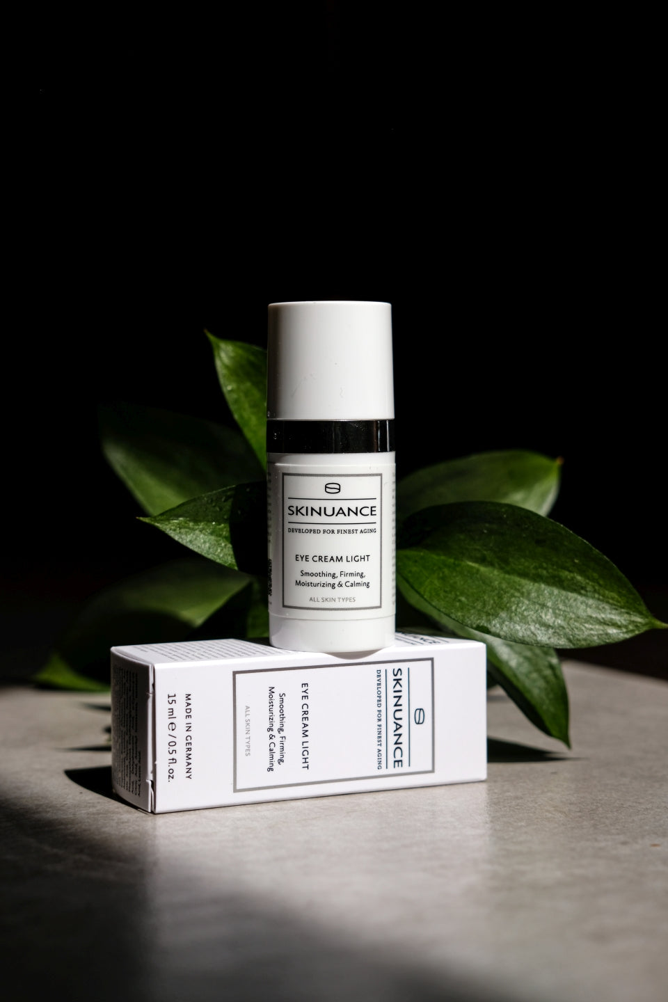 CRÈME POUR LES YEUX LÉGÈRE