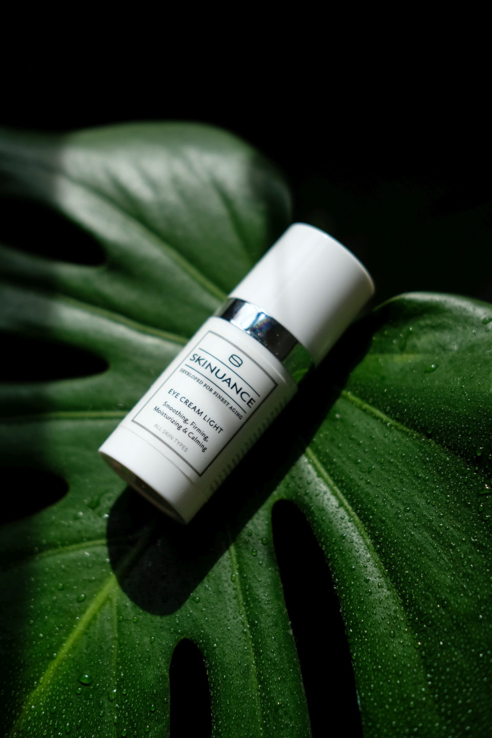 CRÈME POUR LES YEUX LÉGÈRE